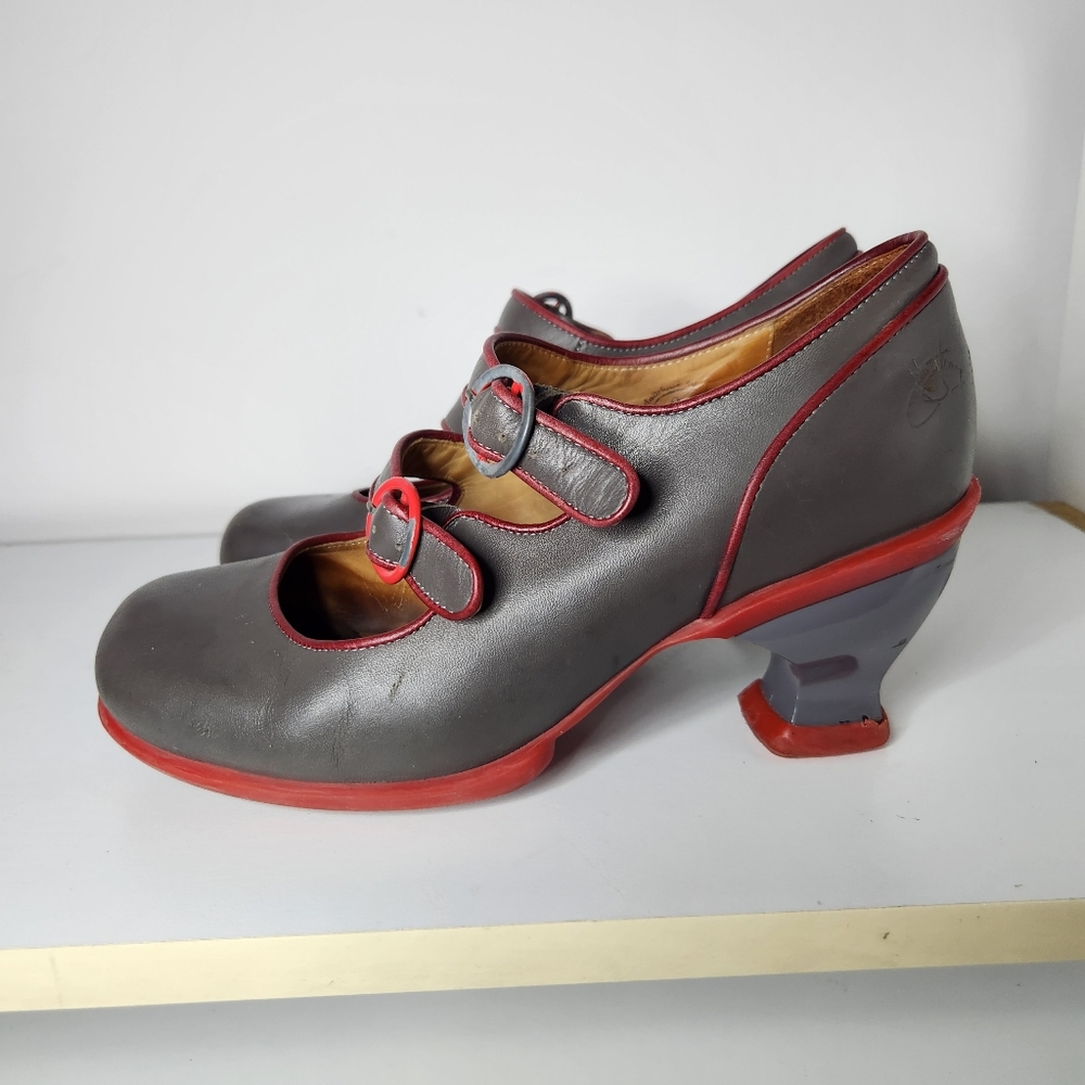 John Fluegov liz size 9